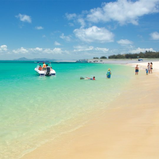 https://www.sailinn.com.au/wp-content/uploads/2016/05/183120-Great-Keppel-Beach-e1481430964527-540x540.jpg